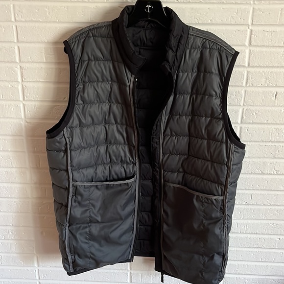 Old Navy Quilted Vest - Picture 5 of 8